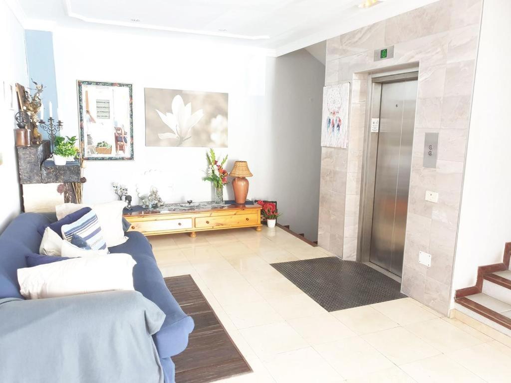 Sea View Apartment In パタラバカ エクステリア 写真